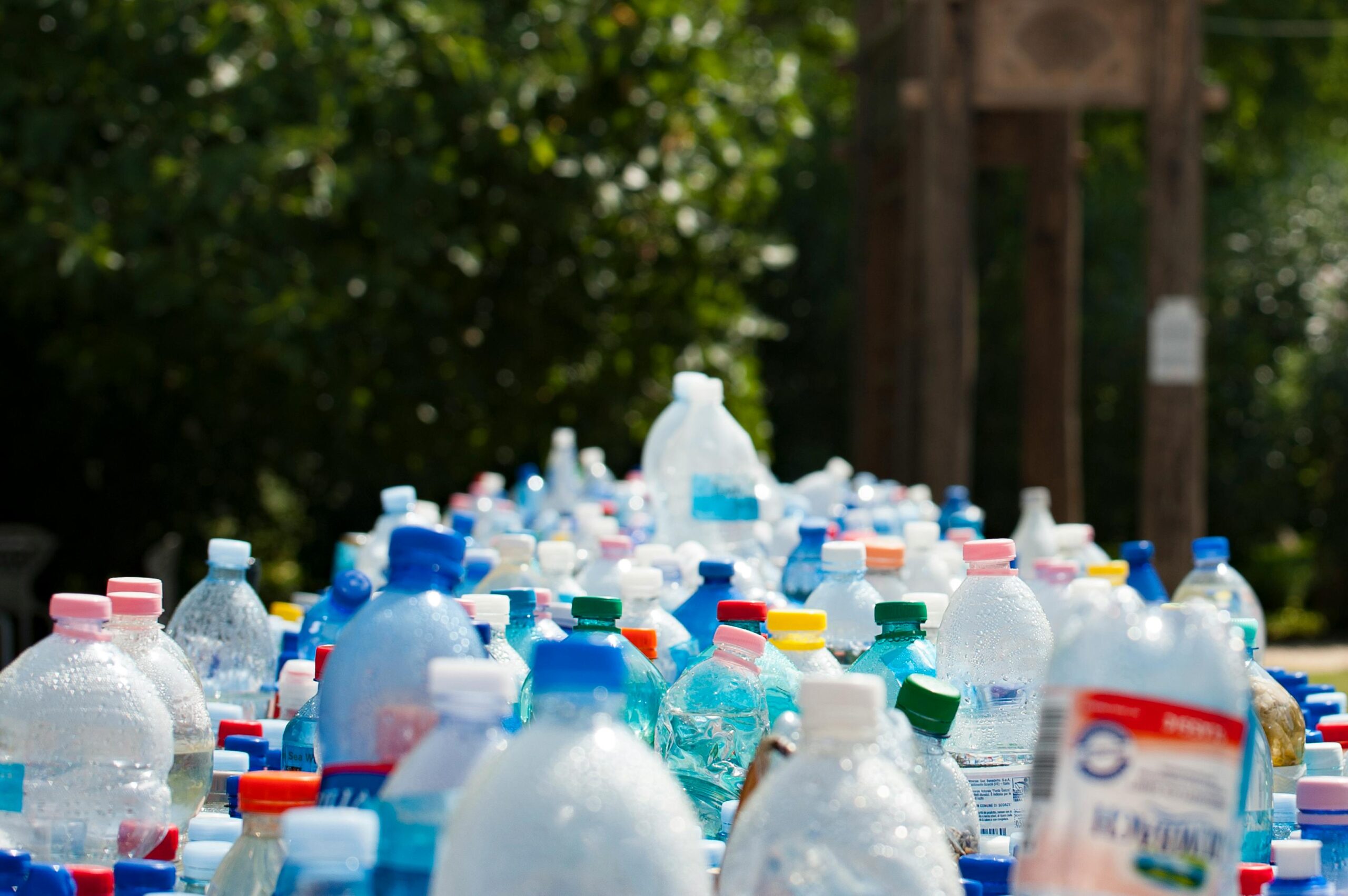 La Planète Étouffe : Un Cri d’Alerte Face à la Pollution Plastique